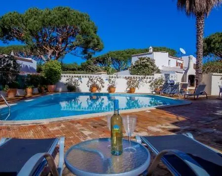 Villa Sleeps 8 Pool Air Con T480268 Vale do Lobo