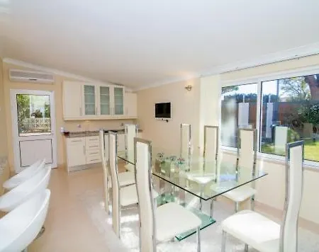 Sleeps 8 Pool Air Con T480268 Vale do Lobo