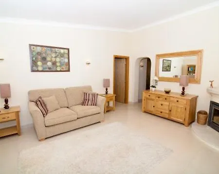 Sleeps 8 Pool Air Con T480268 Villa