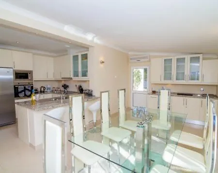Villa Sleeps 8 Pool Air Con T480268 Vale do Lobo
